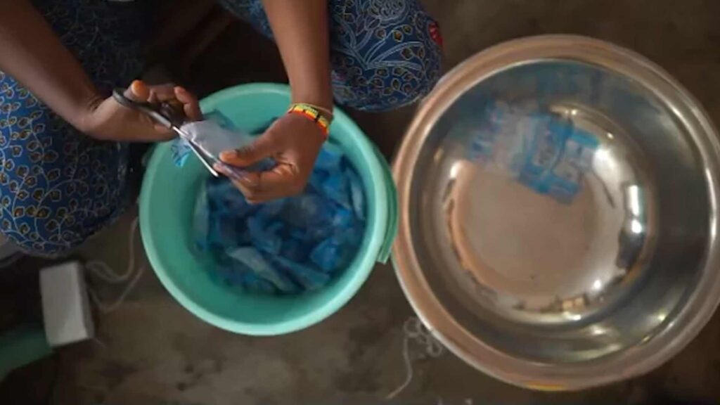Hiky Muda Clothing based in Tamale, Ghana have found a solution to the waste generated by single-use plastic water pouches. 