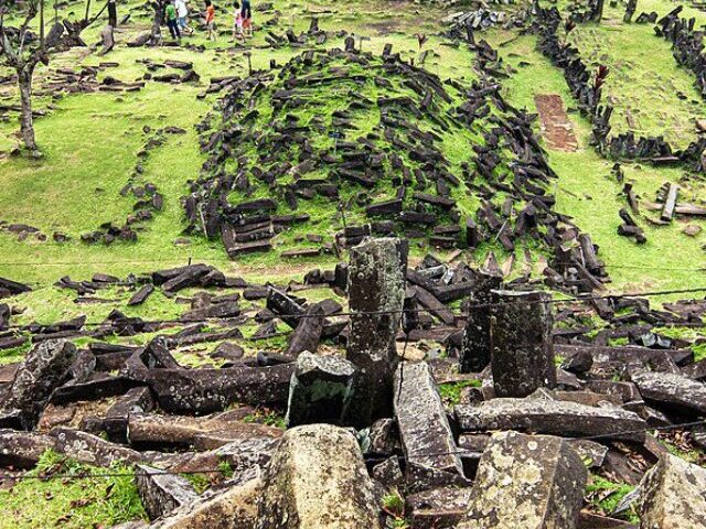 cropped-Situs_Megalitikum_Gunung_Padang_Cianjur.jpg