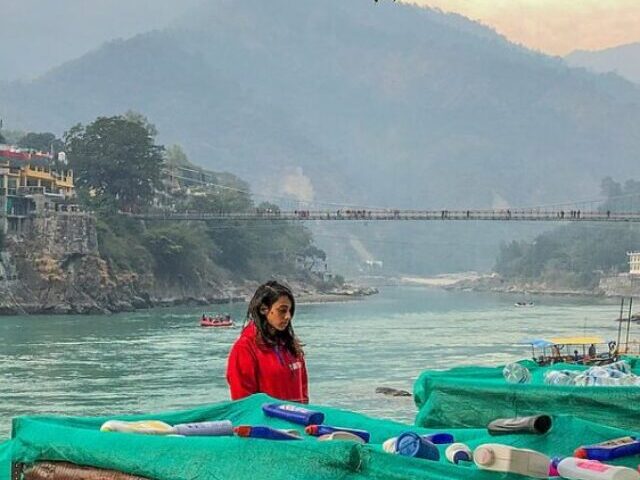 A young girl looking at the SUP(Single-Use Plastic) Death-Bed.