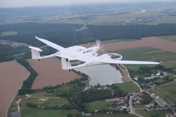 H2FLY: World's first liquid hydrogen-powered electric aircraft