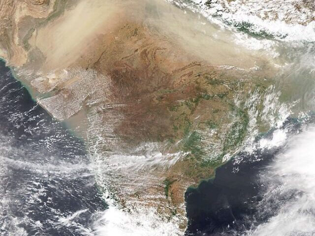 Dust Dynamics From Thar to Taklimakan: How Deserts Shape the Tibetan Plateau's Glacial Landscape!