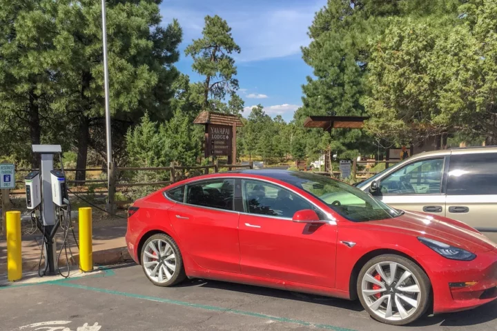Grand Canyon's Electric Shift: EV Charging Now at America's Iconic Stop!