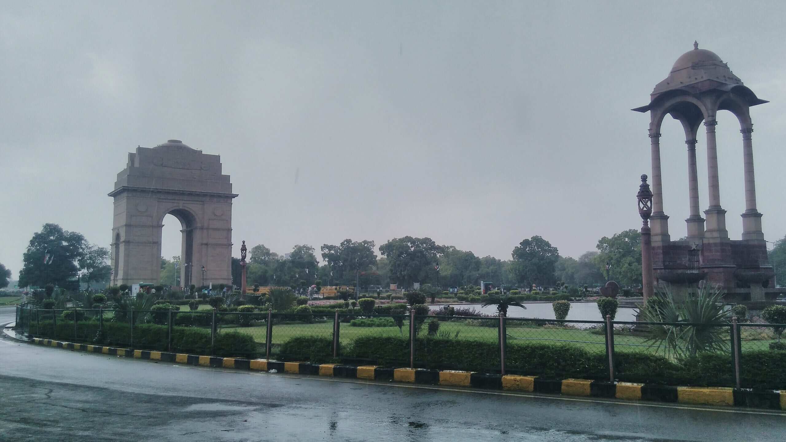 Rain near India Gate, New Delhi washes away rainfall