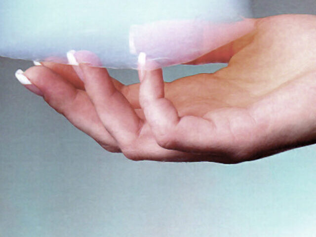 Aerogel_hand