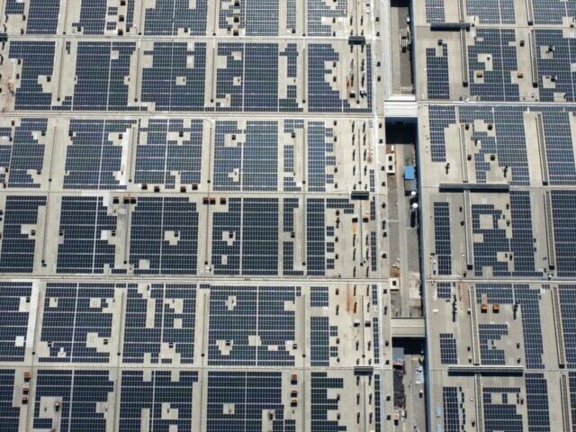 Goodyear Pulandian plant rooftop with solar panels covering 178,053 m2