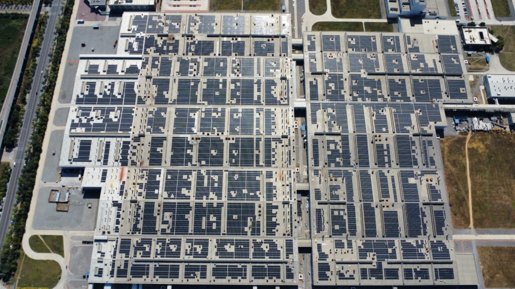 Goodyear Pulandian plant rooftop with solar panels covering 178,053 m2