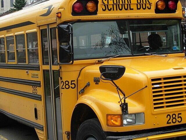 1200px-Yellow_school_buses_Pittsburgh