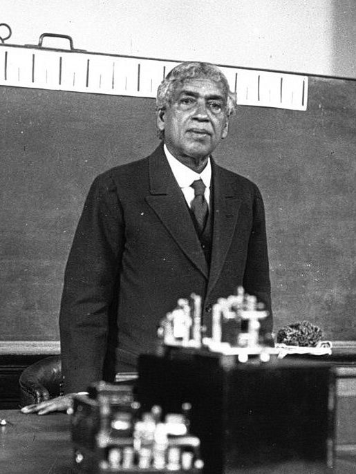 Bengali scientist Jagadish Chandra Bose (1858-1937) lecturing on the "nervous system" of plants at the Sorbonne in Paris in 1926