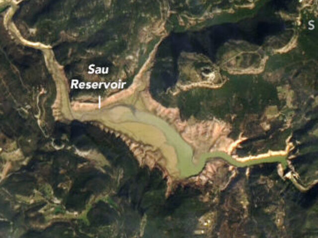 Comparison of the large reservoir in Catalonia from March 2023 that shrank to 1 percent of capacity in March 2024. Source: NASA