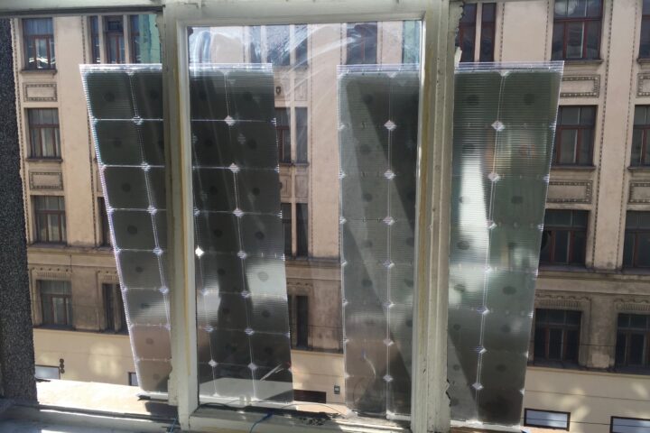 Testing solar panel output in an apartment.(Source: flickr)