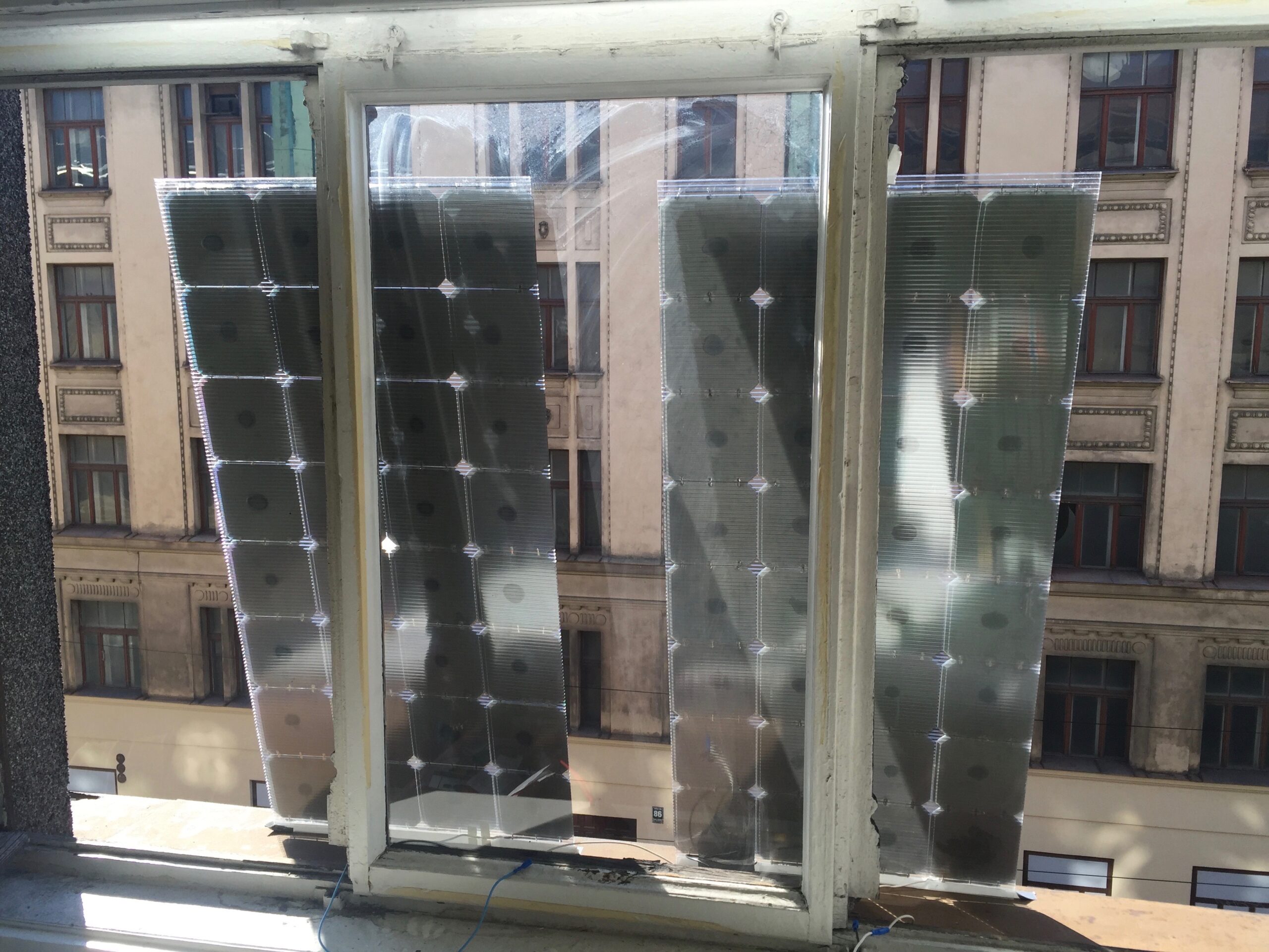 Testing solar panel output in an apartment.(Source: flickr)