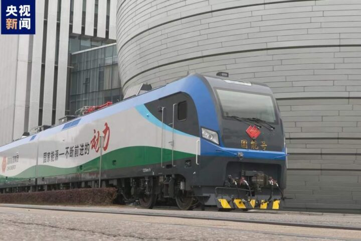 China's first new intelligent heavy-duty electric locomotive officially rolled off the production line in Zhuzhou. Photo Credit: Beijing News or CRRC