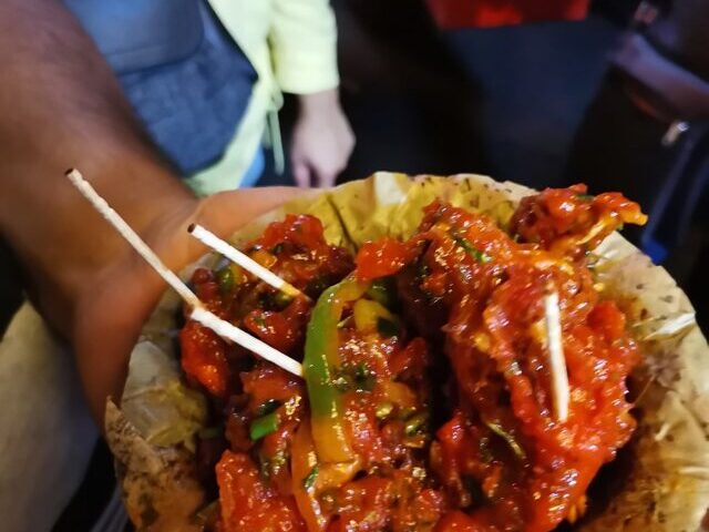 Gobi Manchurian is a snack often served in street food stalls.( Credit: Olivesil )