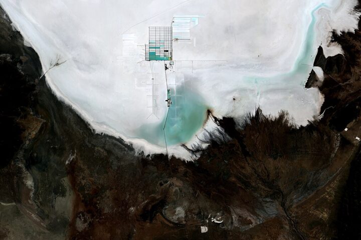 Lithium mine at Bolivia´s Uyuni Salt Flat, Photo Source- Oton Barros (DSR/OBT/INPE), Coordenação-Geral de Observação da Terra/INPE, http://www.dsr.inpe.br (CC BY-SA 2.0)