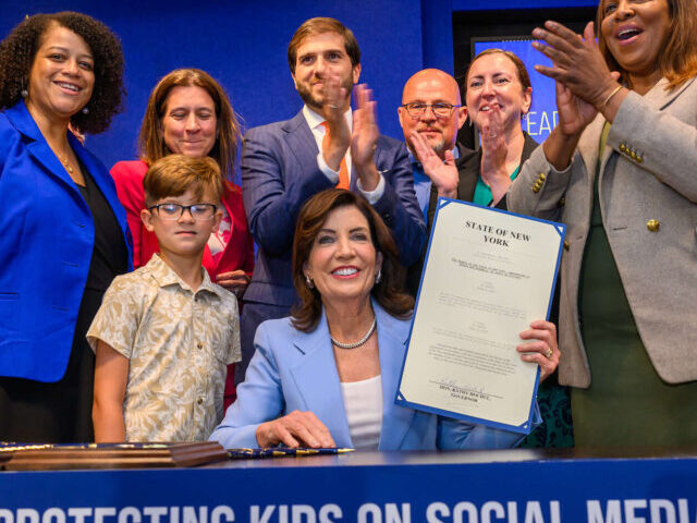 cropped-Governor-Hochul-Acts-as-New-Data-Shows-27-Anxiety-Rate-Among-NYCs-Social-Media-Using-Teens-6.jpg