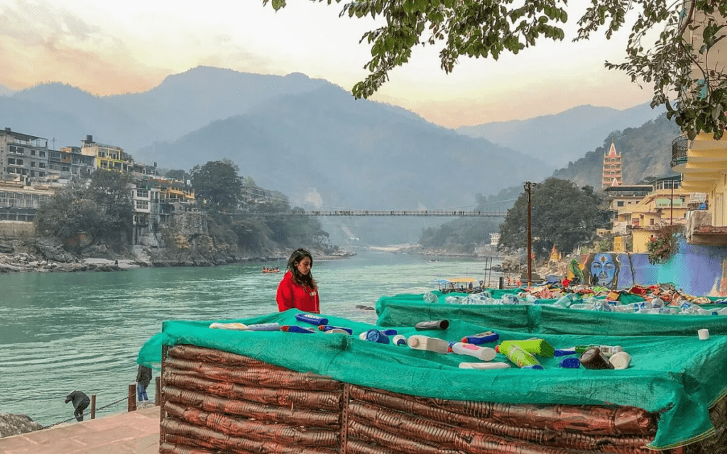 A young girl looking at the SUP(Single-Use Plastic) Death-Bed.