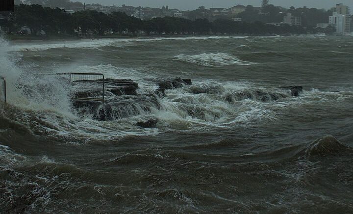 Cyclone Ita water rise in Auckland, New Zealand. Photo Credits: Andym5855 (CC BY-SA 2.0)