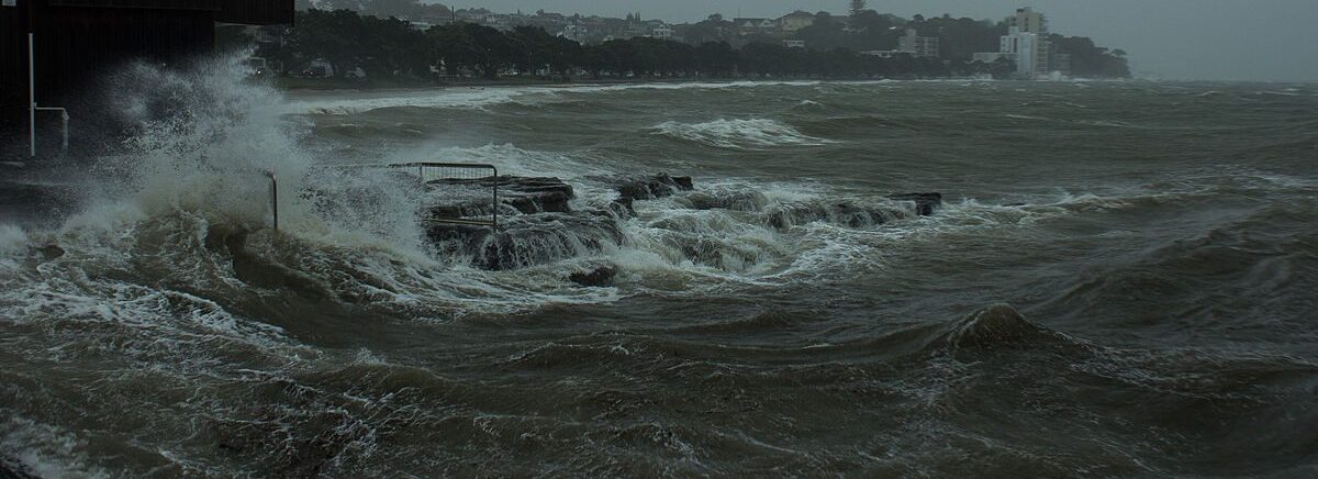 Cyclone Ita water rise in Auckland, New Zealand. Photo Credits: Andym5855 (CC BY-SA 2.0)