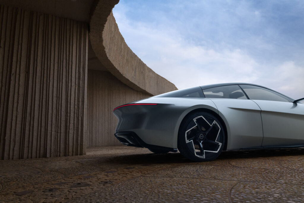 The Chrysler Halcyon Concept’s lightweight, machine-faced 22-i