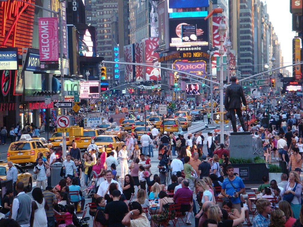 Crowd is equal to Times Square. Photo Credits: Pablo Costa Tirado (CC BY-SA 3.0)