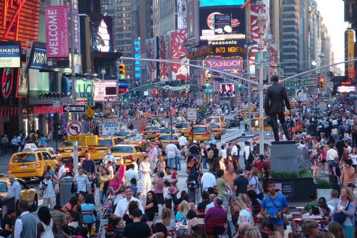 Crowd is equal to Times Square. Photo Credits: Pablo Costa Tirado (CC BY-SA 3.0)