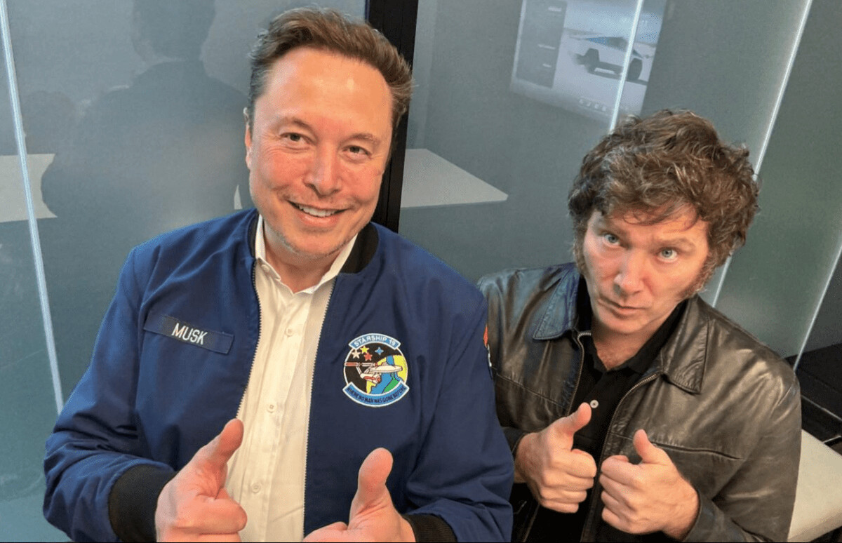 Javier Milei took selfie with Elon Musk. Photo Credits: @Jimelei (X formerly Twitter)