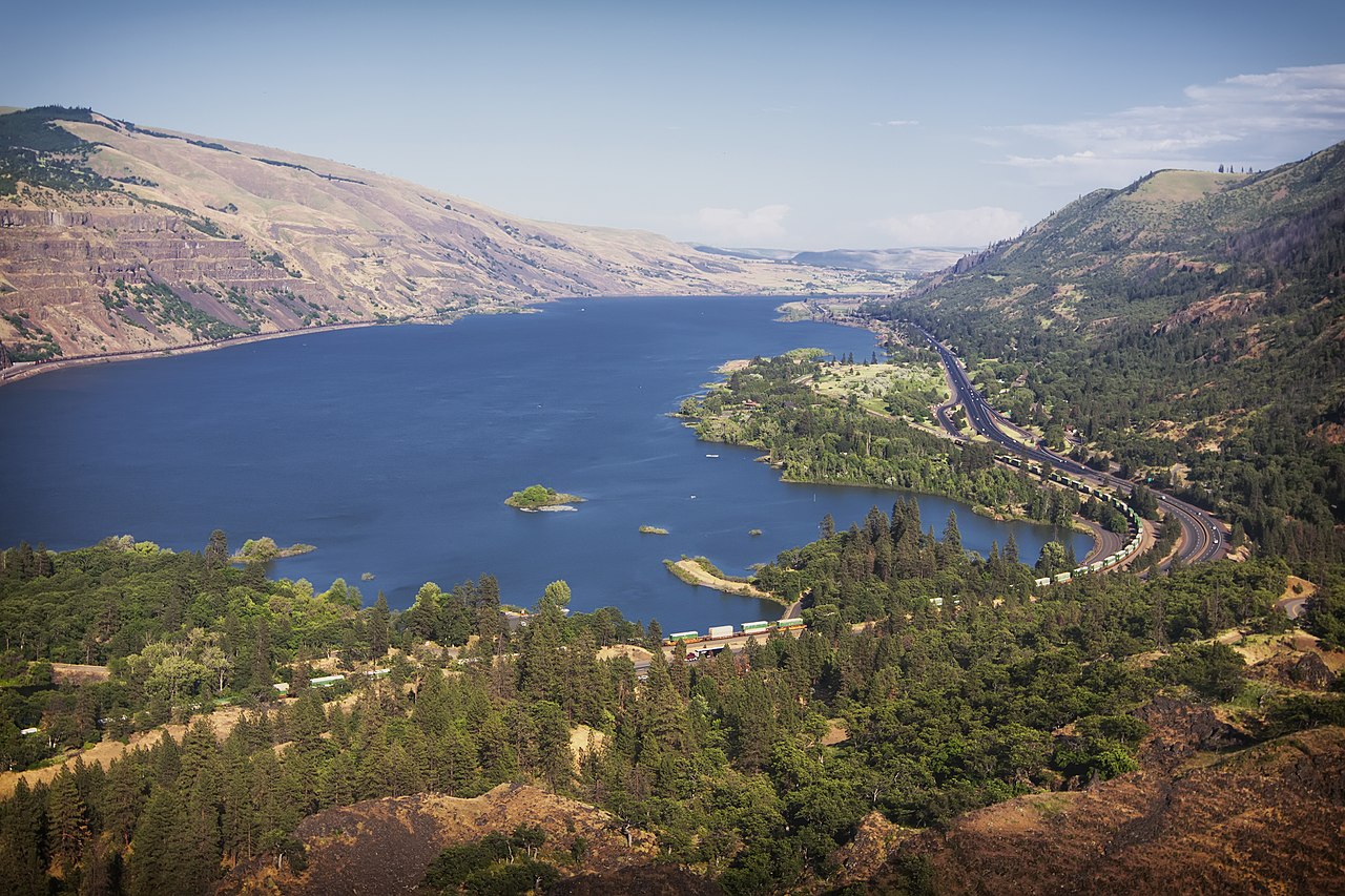 Columbia River from Rowena Crest Viewpoint.