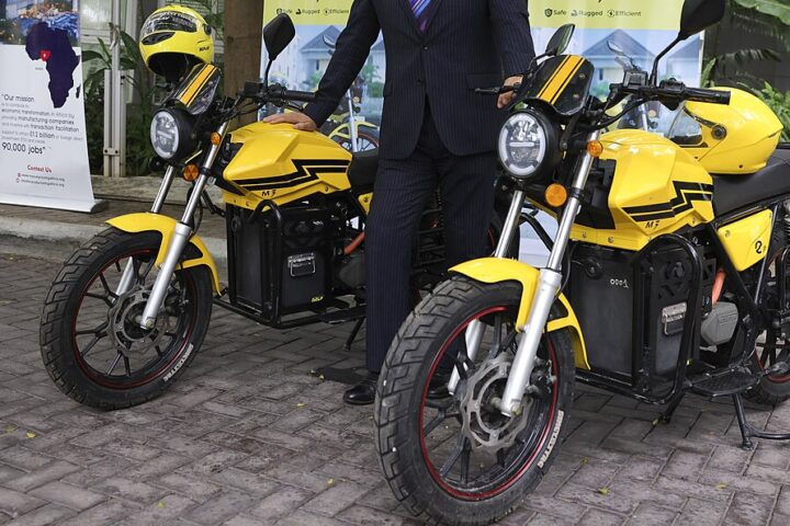 Foreign Secretary James Cleverly looks at a Max NG Electric Vehicles in Lagos, Nigeria.