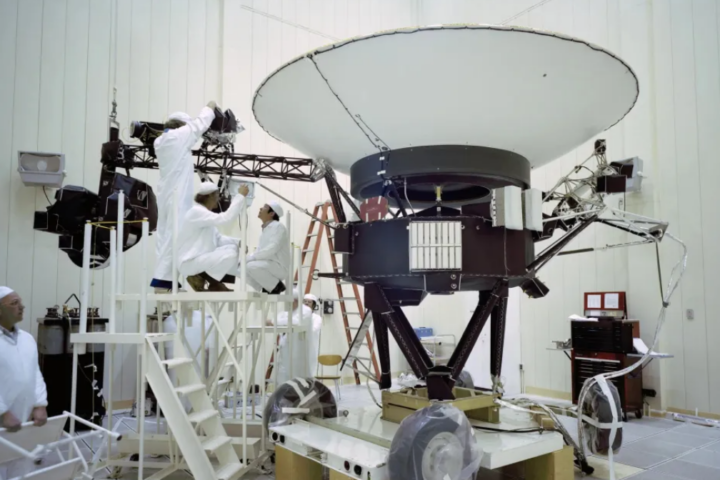 Engineers work on NASA’s Voyager 2 at JPL in March 1977, ahead of the spacecraft’s launch that August. The probe carries 10 science instruments, some of which have been turned off over the years to save power.