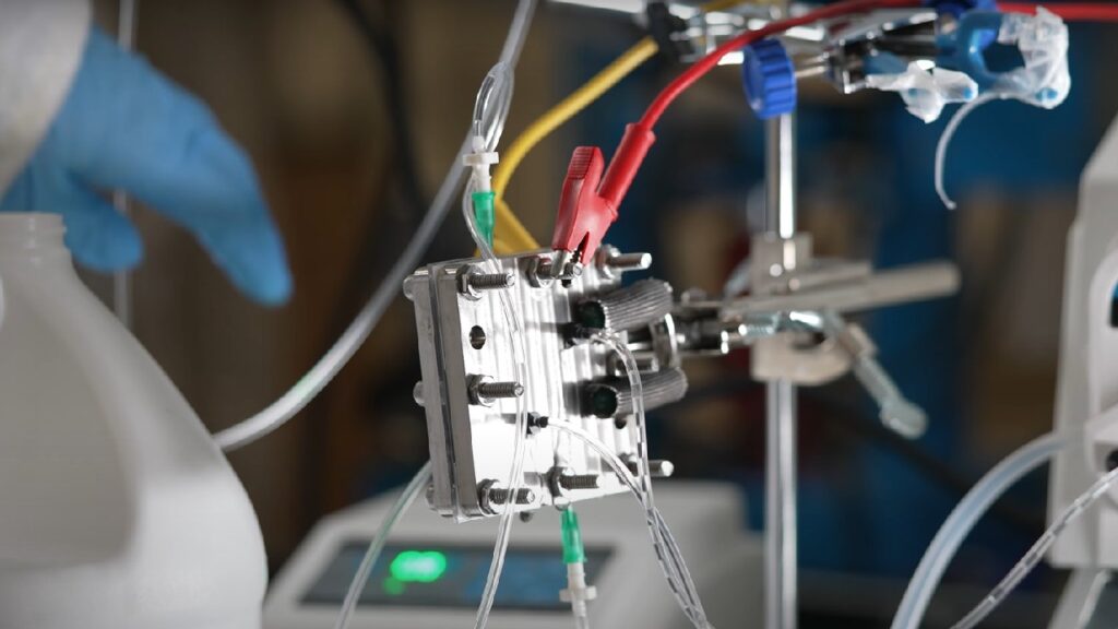 The reactor is made up of a cathode set up to perform oxygen reduction, an oxygen evolution reaction-performing anode and a compact yet porous solid-electrolyte layer that allows efficient ion conduction. (Photo by Jeff Fitlow/Rice University)