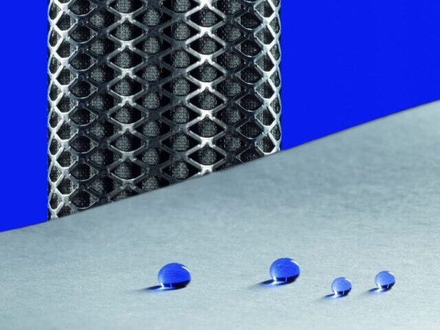 Fraunhofer IFAM has developed fluorine-free coatings that mimic the previously usable properties of the fluoropolymers that were, as the hydrophobic coating on a nonwoven synthetic fabric shows.