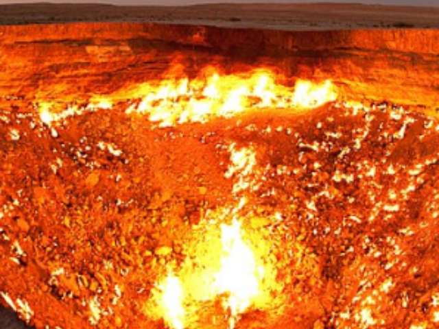 Darvasa gas crater panorama.