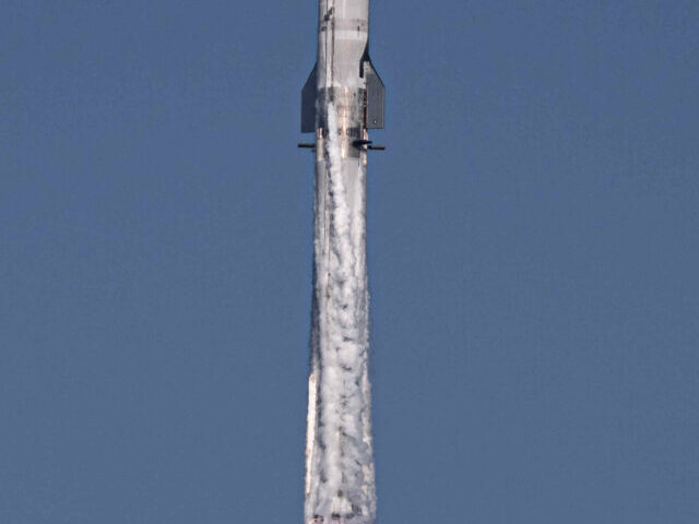 Liftoff of Starship's sixth flight test