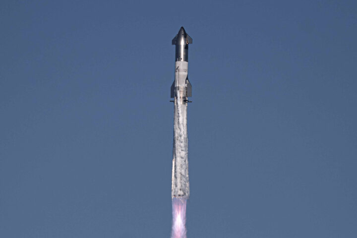 Liftoff of Starship's sixth flight test