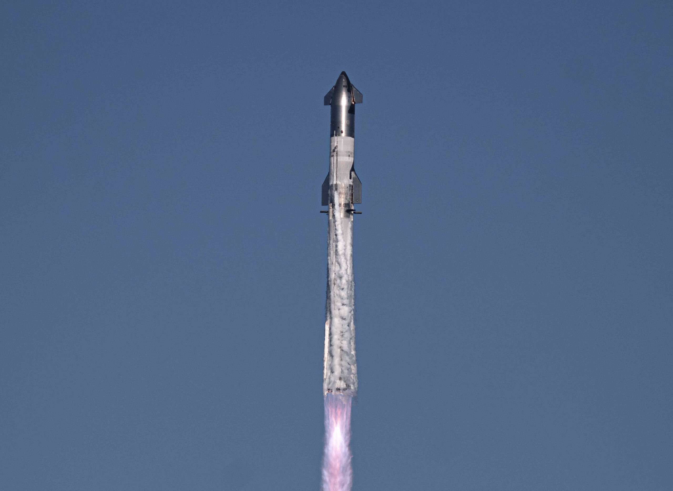 Liftoff of Starship's sixth flight test