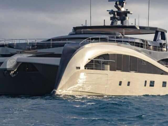 cropped-AI-Powered-140-Foot-Hybrid-Luxury-Yacht-with-Solar-Panels-7.jpg