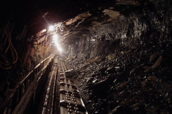 Representative image. Coal mines. Photo source : hangela (pixabay).