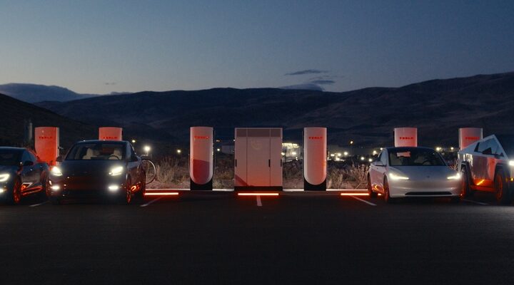 Cybertruck Tesla's V4 Superchargers. Photo Source: Tesla charging (Twitter)