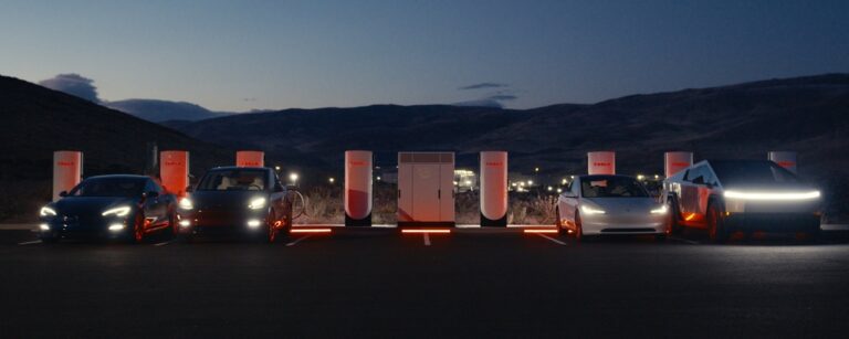 Cybertruck Tesla's V4 Superchargers. Photo Source: Tesla charging (Twitter)