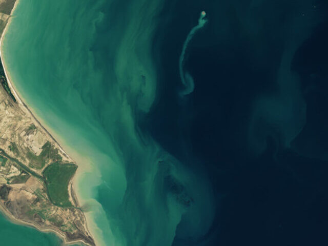 cropped-Caspian-Seas-400-Meter-Ghost-Island-Appears-and-Vanishes-6.jpg