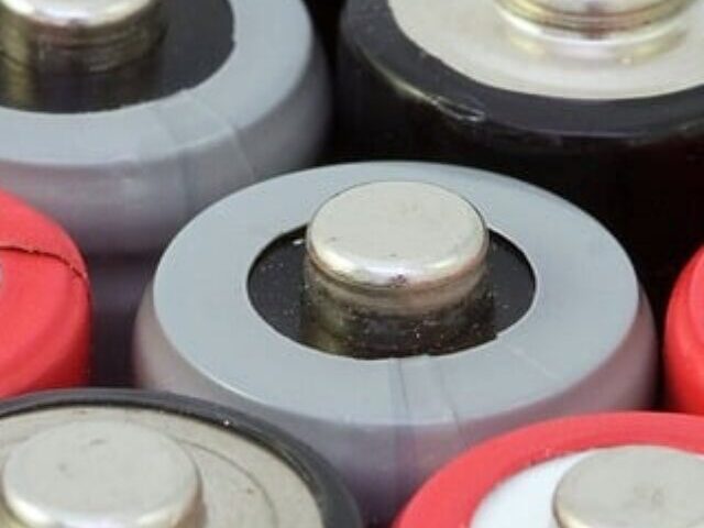 Flow Batteries Store Energy for 12 Hours and Last Decades (1)