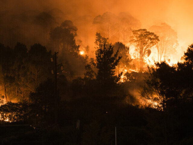 Grampians Bushfire 76,000 Hectares Burned, 4 Homes Lost (10)