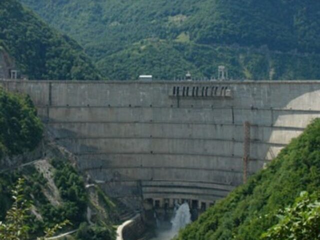 Guri Dam Powers 73% of Venezuela but Droughts Threaten Stability (7)