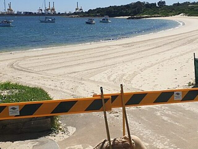 cropped-Sydney-Beaches-Shut-as-Mystery-Balls-Wash-Ashore-9.jpg