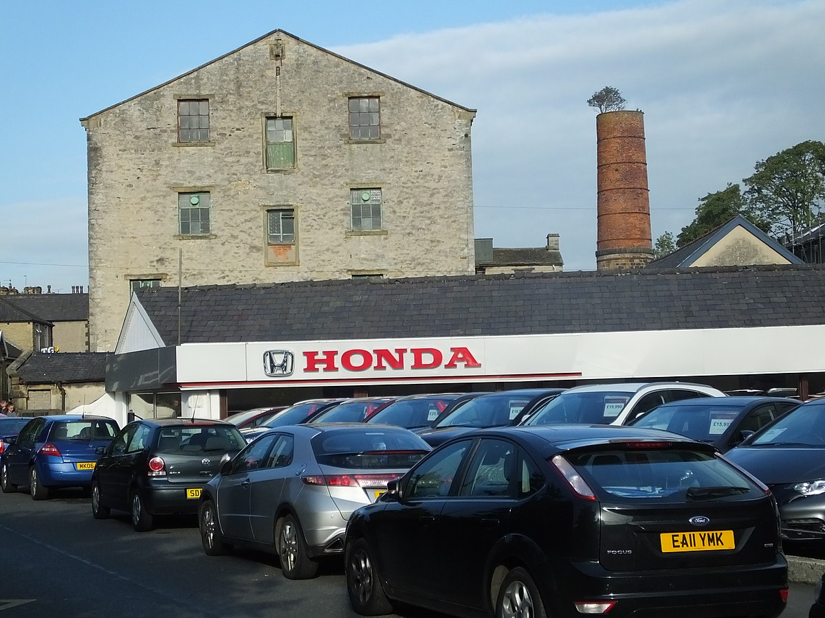 Representative Image. Cars infront of honda showroom. Photo Source: Rochester (CC BY-SA 3.0)