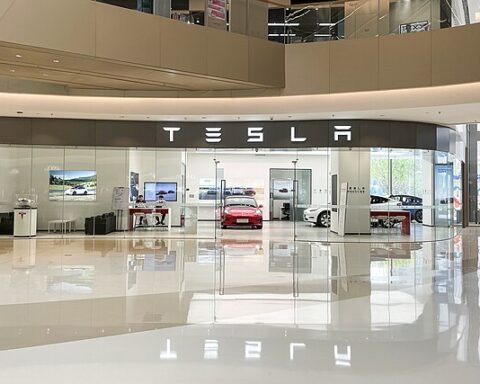 Tesla Showroom.Photo Source: Windmemories (CC BY-SA 4.0)