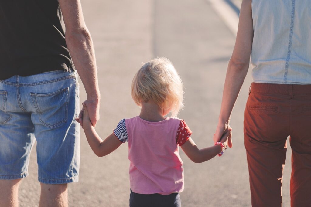 Representative Image: Parents and child. Photo Source: Pexels (Pixabay)