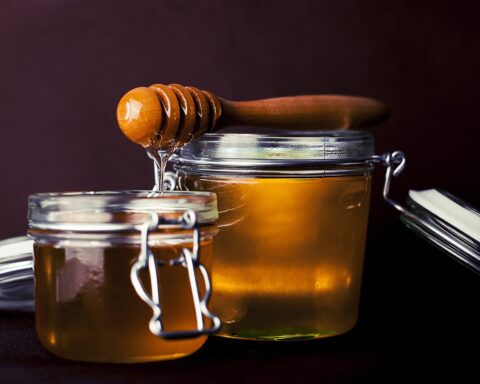 Representative image. Honey, Jar, Honey dipper image. Photo Source: Fancycrave 1.