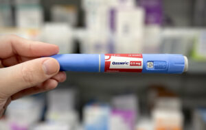 Pharmacist Holding Ozempic Weight Loss Pen Photo Source: chemist4u (CC BY-SA 2.0