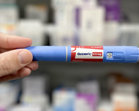 Pharmacist Holding Ozempic Weight Loss Pen Photo Source: chemist4u (CC BY-SA 2.0